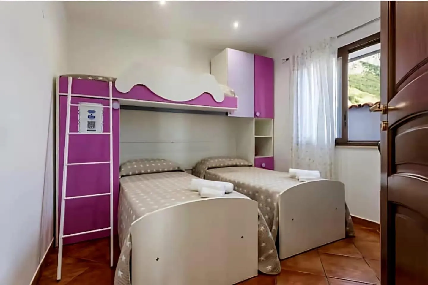 Villa Antonio Cinisi 0*,  Italia